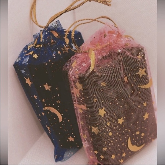 ❤️🦇NEW Boutique Halloween Earrings Silver Tone & Red Hearts Bats Evil Eye🦇❤️ - Picture 4 of 4